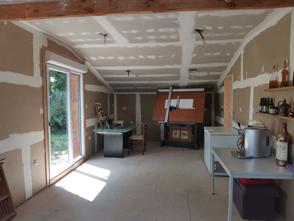 À vendre, longère de 170 m² édifiée sur 6000 m² de terrain sur la commune de NEUVILLE SUR AUTHOU 27800