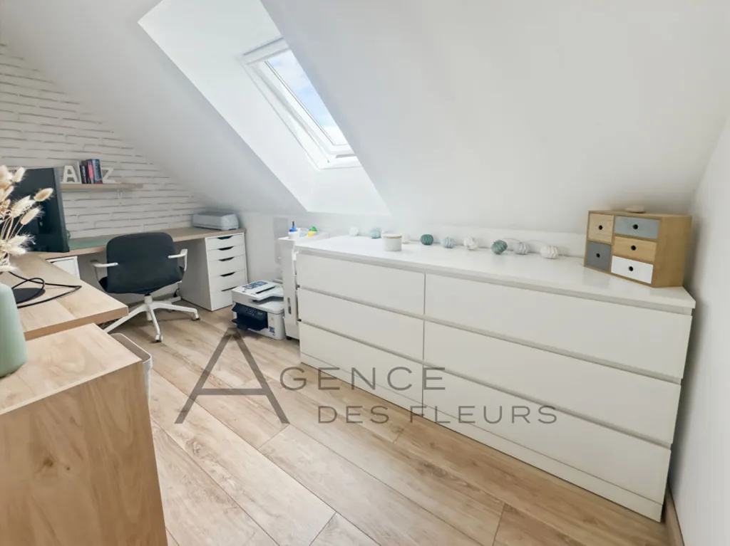 A saisir sur la commune du THUIT DE L'OISON 27370 maison de 107 m² édifiée sur 650 m² de terrain.