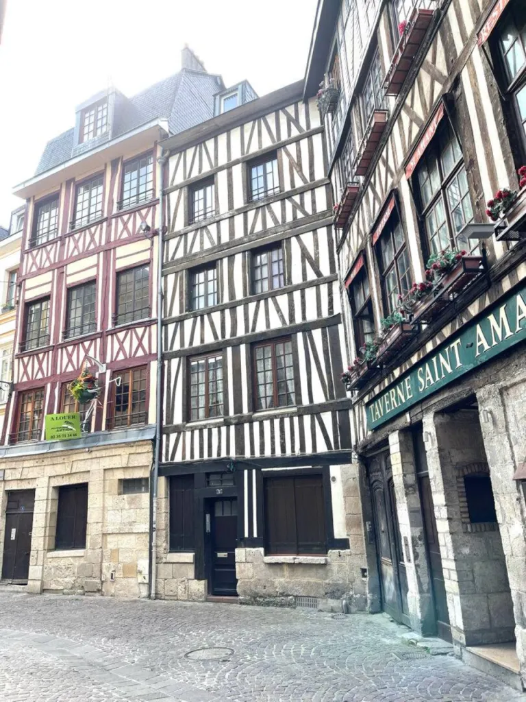 Situé au 1er étage