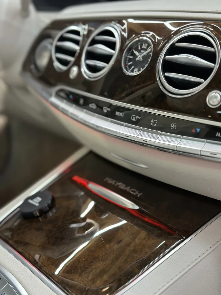 polissage carrosserie DETAILING traitement céramique lyon Mercedes Maybach