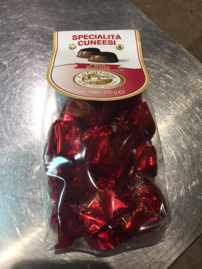 Cuneesi, chocolat typique italien fourré à la liqueur