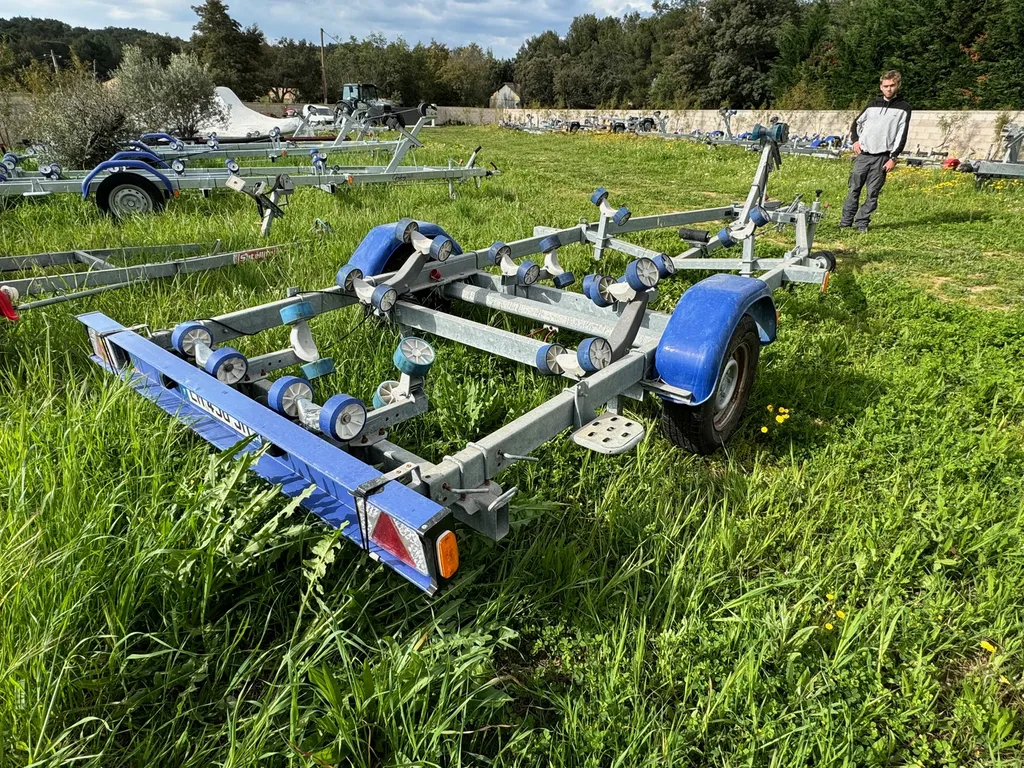 Vente d'une remorque Sun Way Galaxy G710 d'occasion avec un PTAC de 100kg disponible à La Londe les Maures près de Toulon