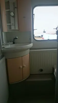 salle de bain toilette dans la burstner 430ts dans les bouches du rhone