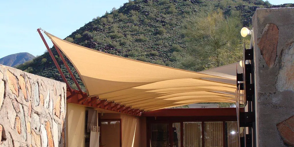 Voile d'ombrage triangle rectangle sur mesure à Antibes 