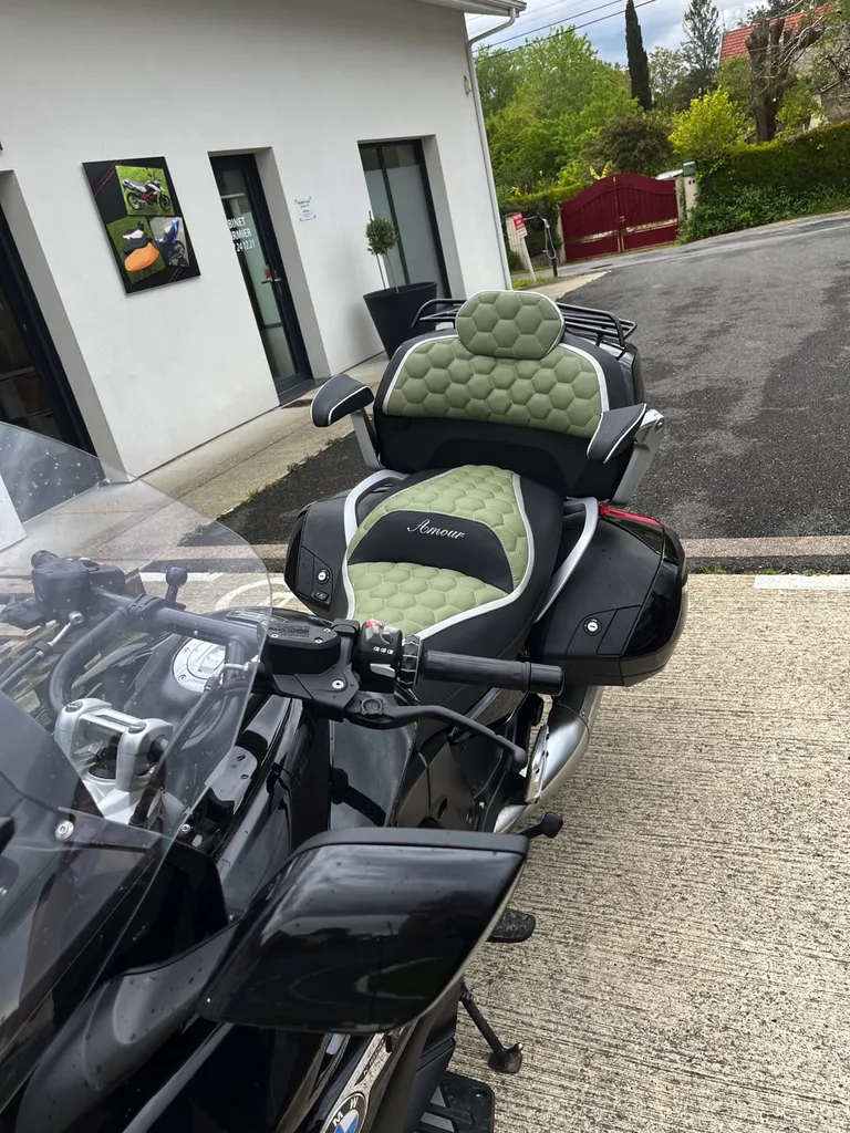 Création d'un revêtement de selle de moto à Bordeaux 