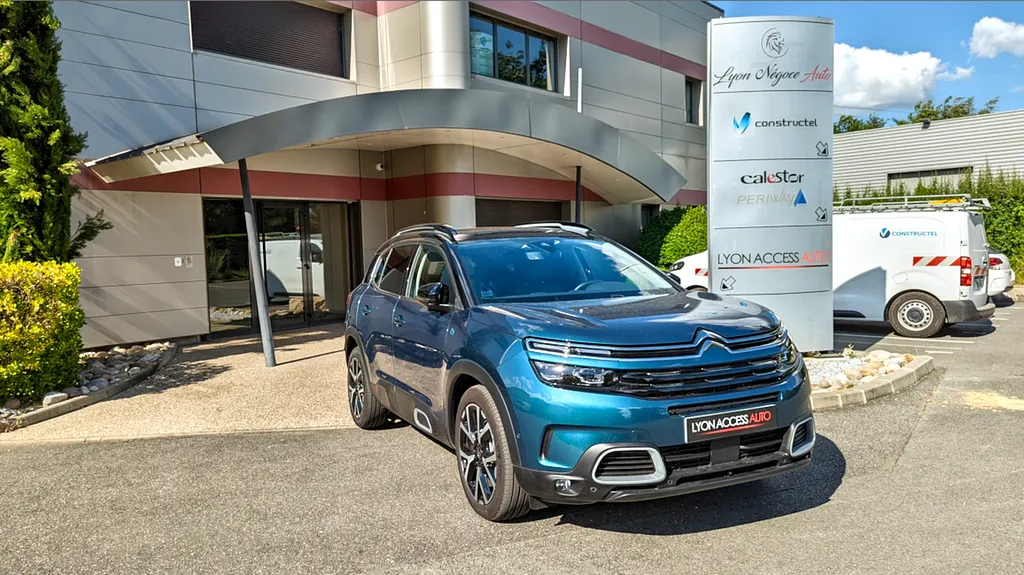 Pose d'une caméra avant sur cette Citroën C5 Aircross à Lyon