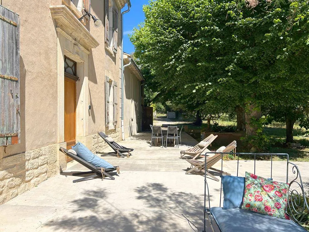 Mas authentique sur 5000 m², entre Dentelles de Montmirail et Mont Ventoux.