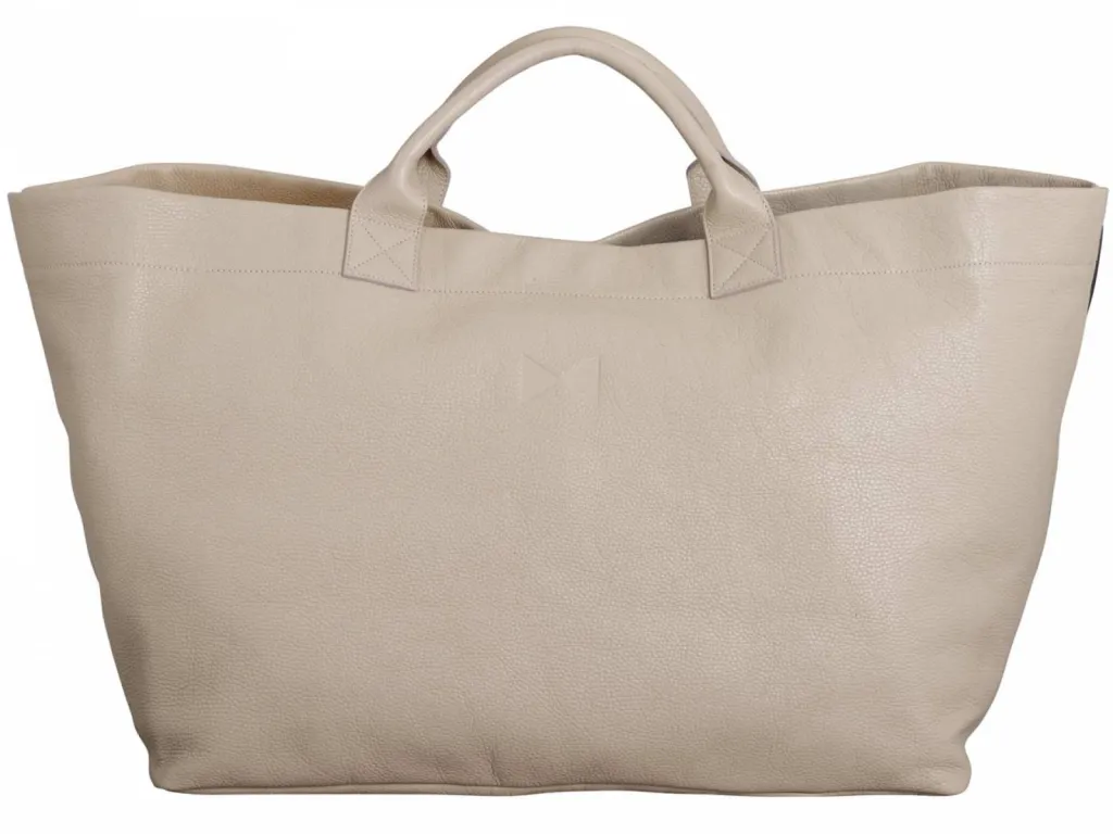 prises de vue maroquinerie packshot sac de voyage beige