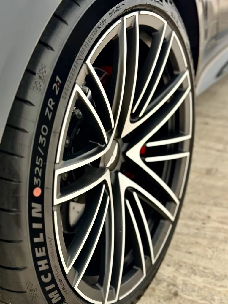 film plastique protection carrosserie film PPF Lyon traitement céramique DETAILING carosserie Aston Martin DB12 