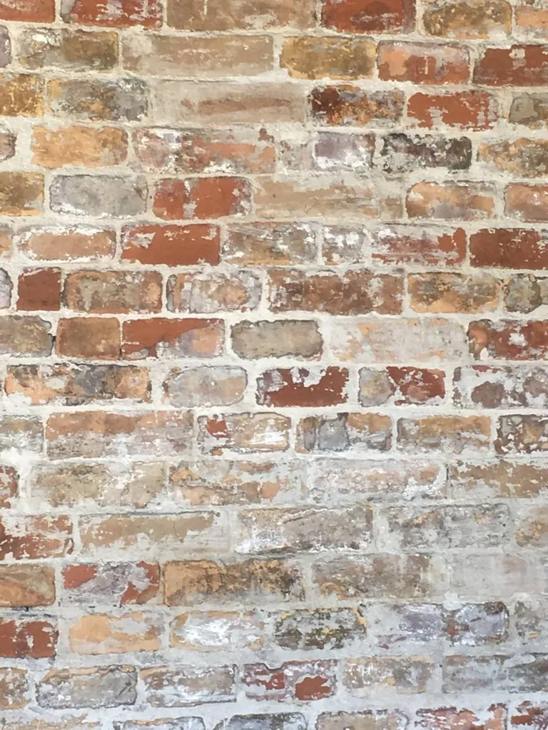 Réalisation d'un mur en briques anciennes près d'Aix en Provence