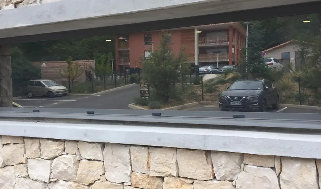 Pose de films de protection pour bâtiment à Grasses