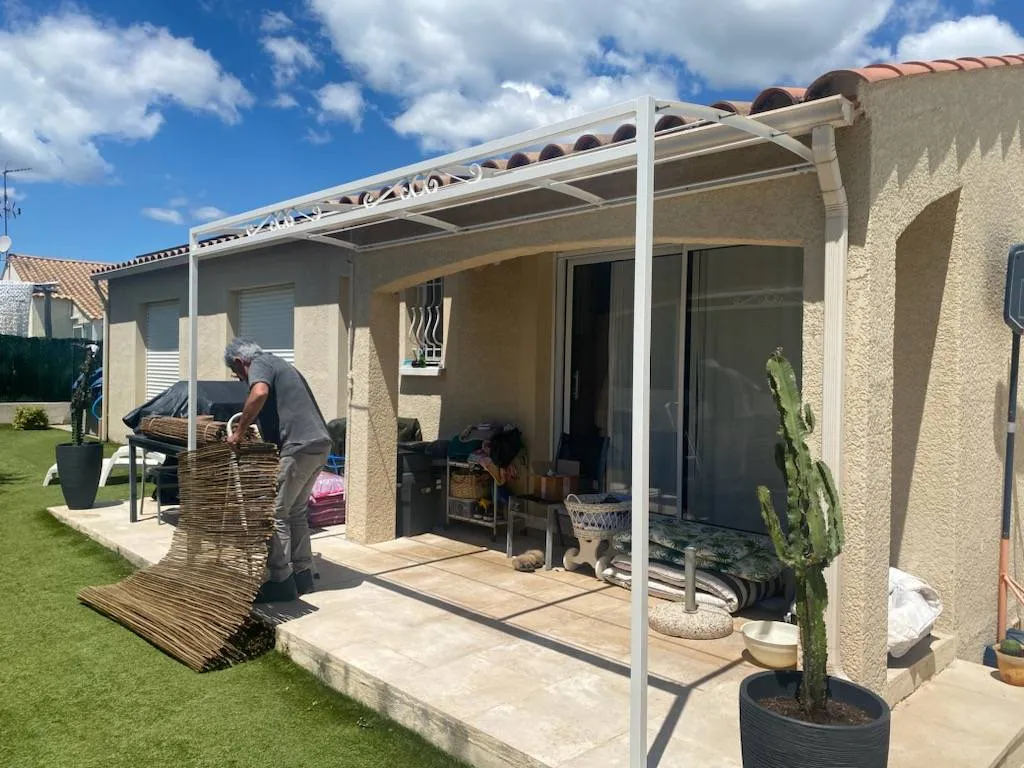 MONTAGE PERGOLA EN KIT FABRIQUEE SUR MESURE MONTAGE FACILE AIX MARSEILLE PACA  DIFFERENTS CHOIX DE DECORATION EN FER FORGE