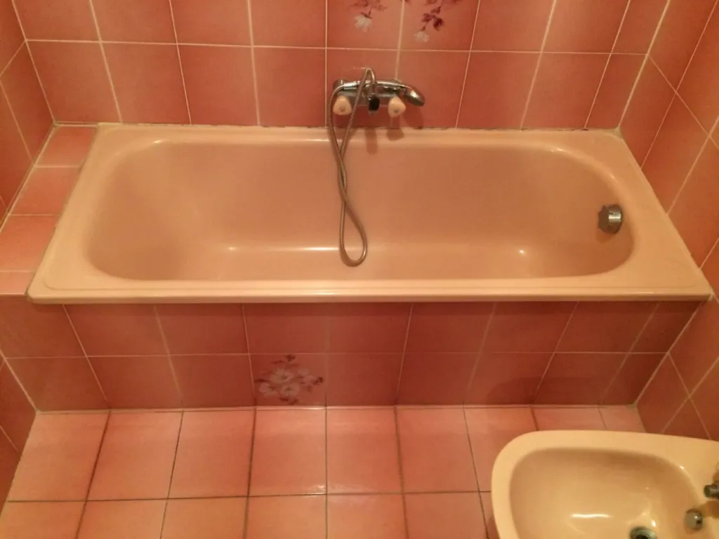 Remplacement d'une baignoire par une douche sécurisée à Aix-en-Provence, Bouches du Rhône