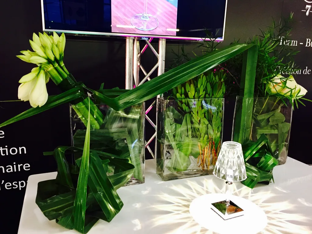 Fleurs et vases contemporain pour salon professionnel Lyon 1