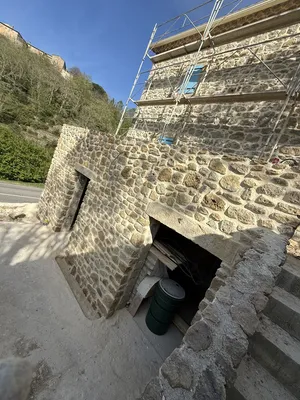 Rénovation de façade, jointage, ravalement et enduit imitation pierre à proximité de Montélimar dans la Drôme 26