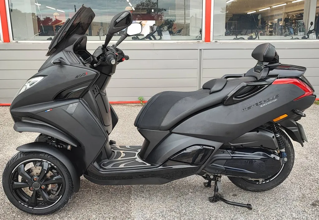 PEUGEOT METROPOLIS 400 BLACK EDITION du 07/2019 avec 4100 km.