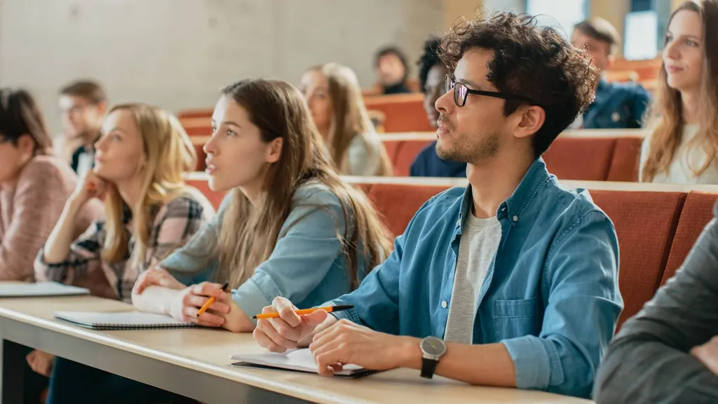 Professeur pour suivre des cours à domicile niveau école de commerce proche de Fécamp 76