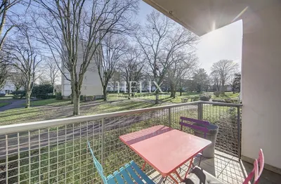 Balcoon exposé Est au calme