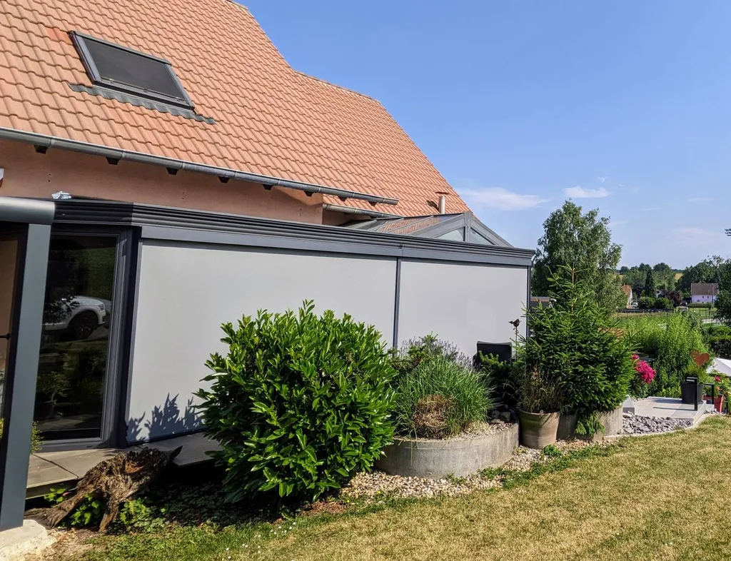 STORE EXTERIEUR VERTICAL SUR VERANDA PAR MFC STYLE