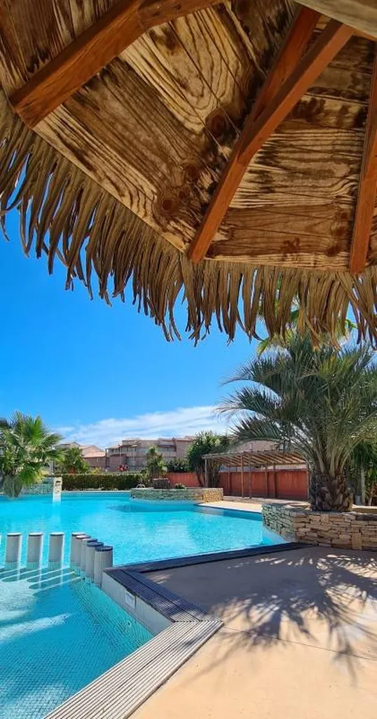 location et piscine dans camping 4 étoiles proche du Lac du Salagou  à Vias