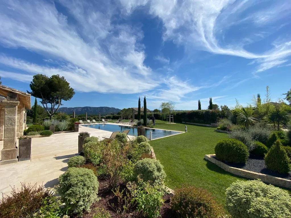 Aménagement extérieur à Aix-en-Provence 13090 par Carré Vert, pour des espaces extérieurs sur mesure, esthétiques et fonctionnels