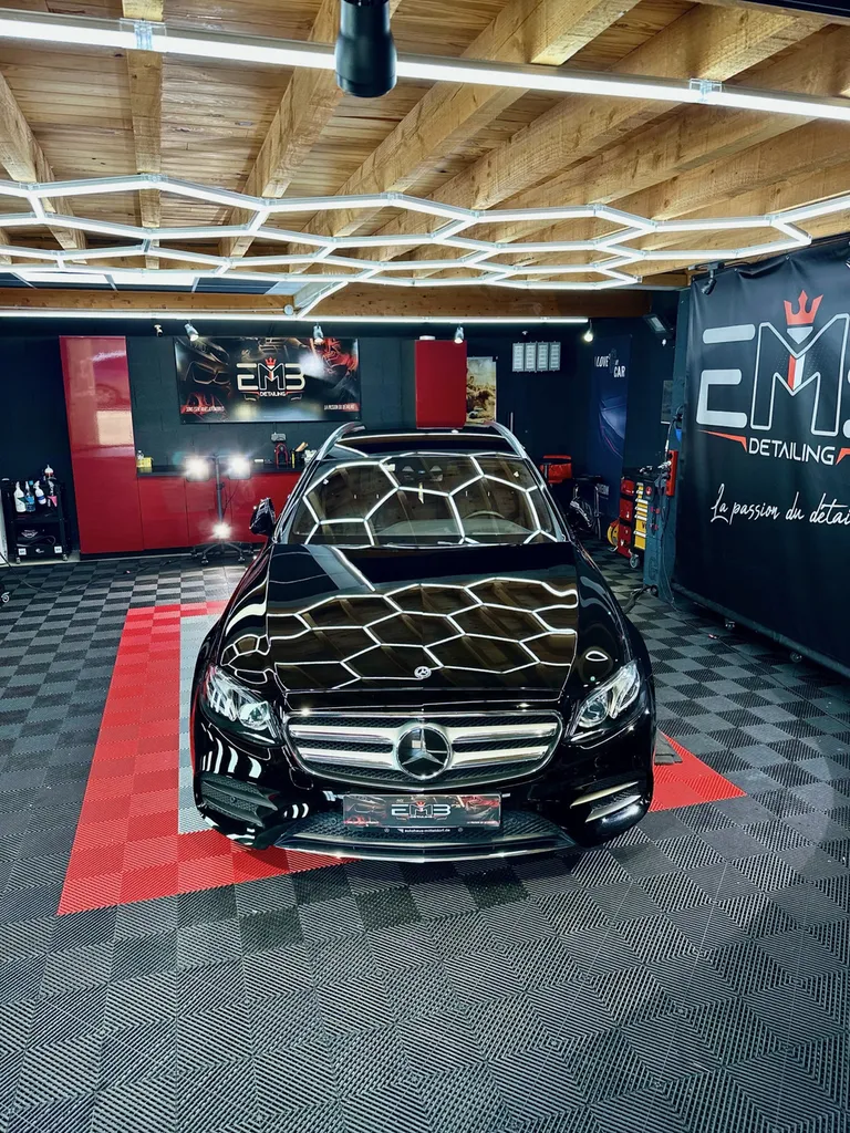 Mercedes E400 – Préparation esthétique haut de gamme & traitement céramique professionnel à Lyon et alentours 