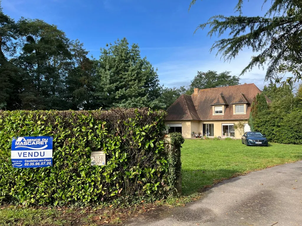 A vendre : Pavillon d'artisan offrant de beaux volumes : 217m² hab. Vatteville la Rue - 5000m² de jardin