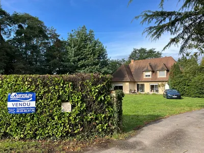 A vendre : Pavillon d'artisan offrant de beaux volumes : 217m² hab. Vatteville la Rue - 5000m² de jardin