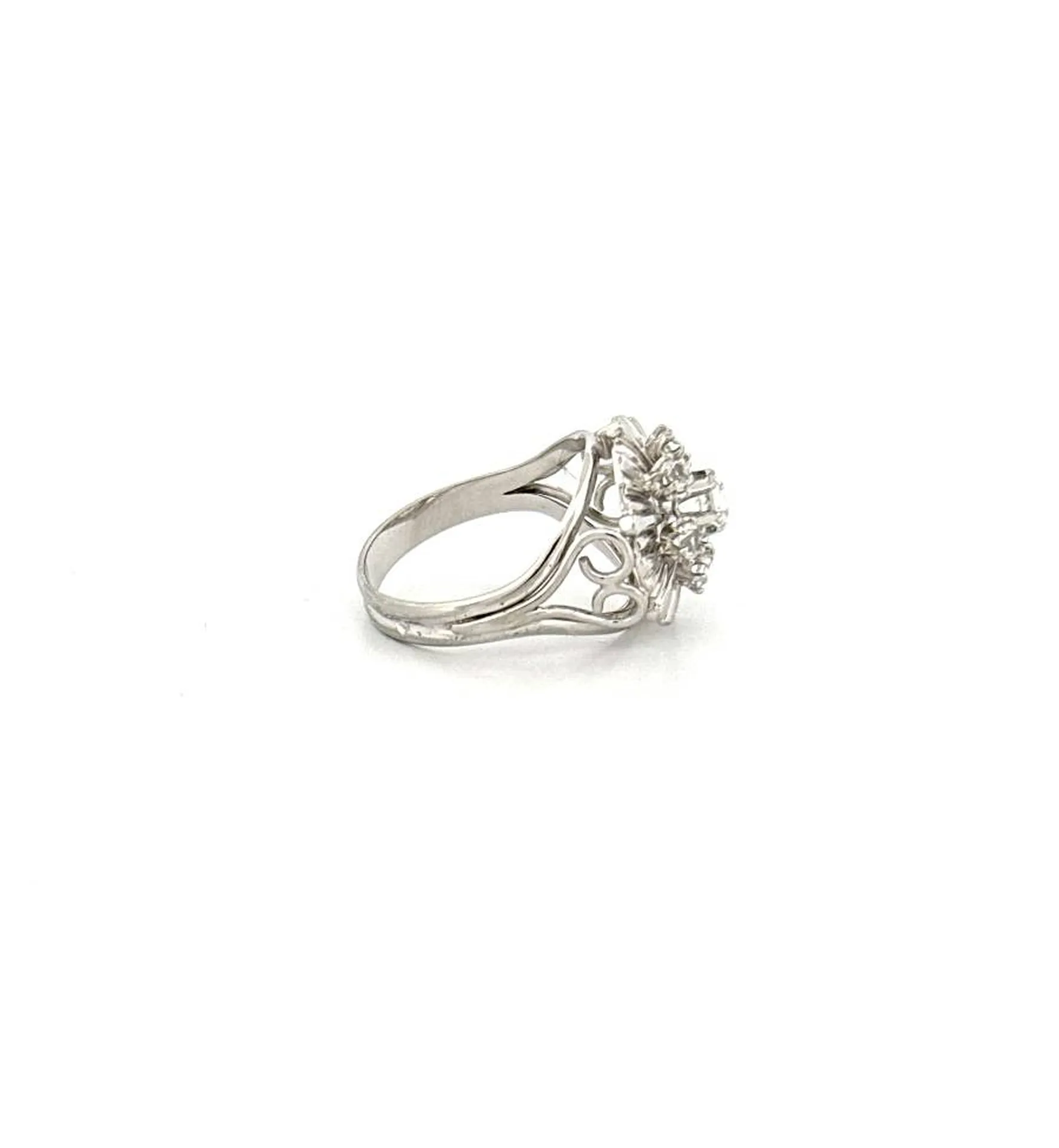 Éclat floral : bague diamants en or blanc 750 – Bijouterie Or Ligne