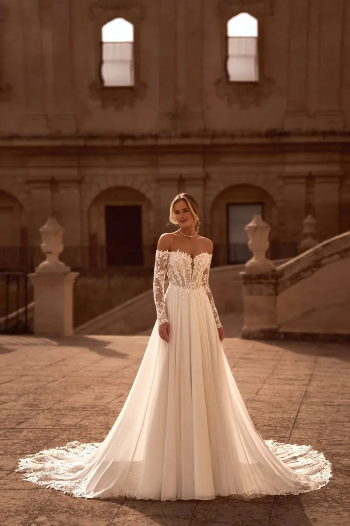 Robe de mariée en mousseline et manches longues à Marseille 