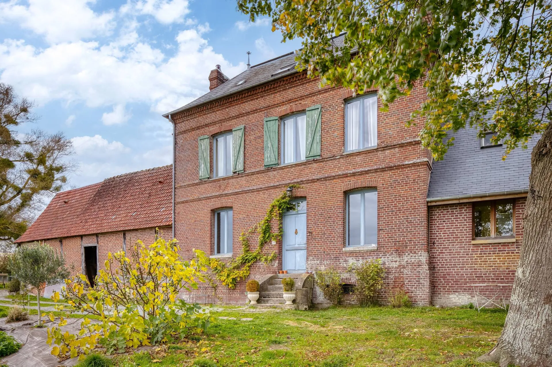 Vends propriété idéale pour un projet de gîte, une maison de famille ou une résidence principale à la campagne.