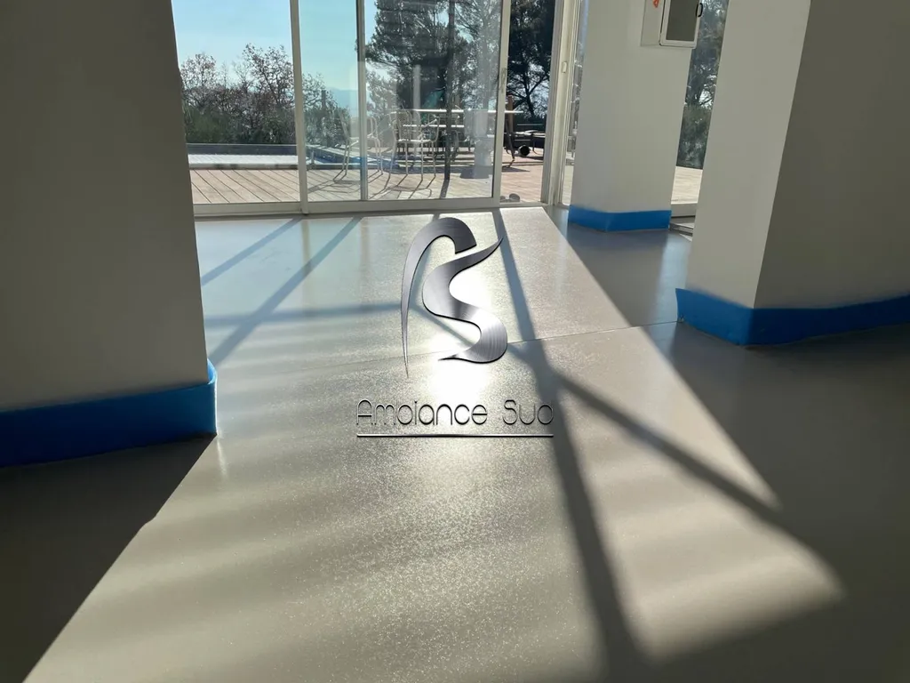 Sol en béton cire coulé décoratif à Merindol dans le Vaucluse