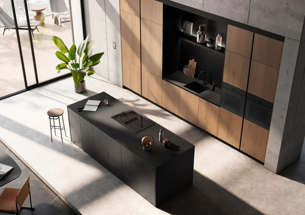 Equilibre élégant : cuisine bois et noir avec colonnes et îlot central