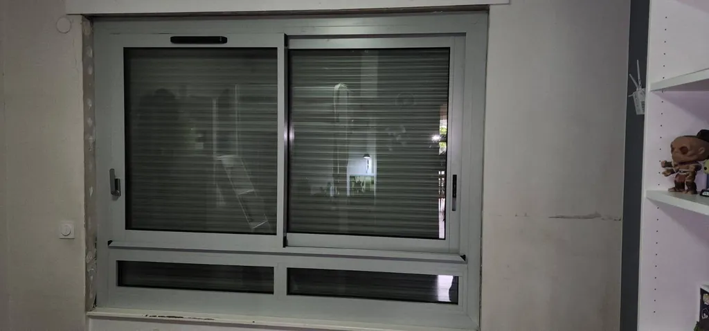 Installation de fenêtres aluminium sur-mesure à Caluire