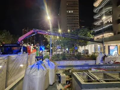 Approvisionnement de substrat allégé à la grue à Monaco