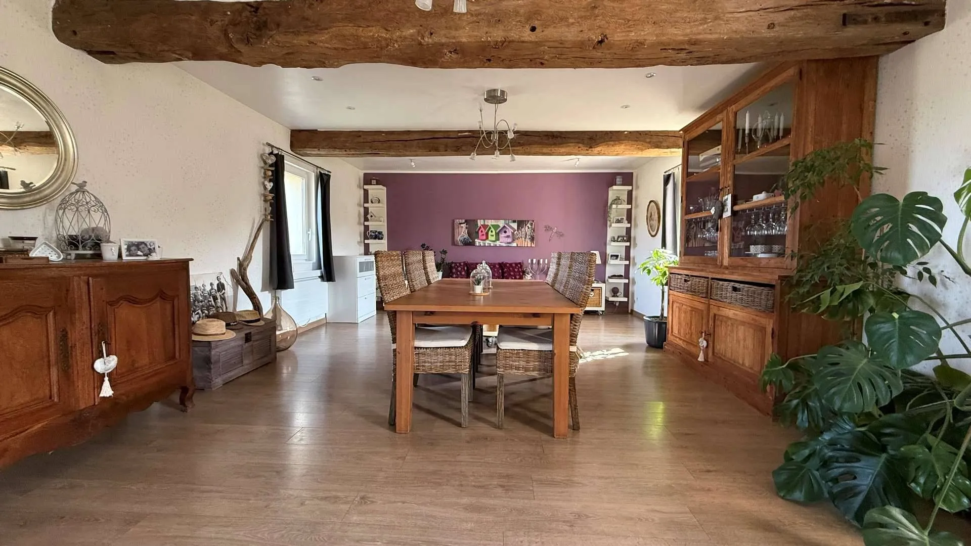 Salon-séjour lumineux de 41 m² et grandes chambres – Des volumes généreux pour une vie de famille ou de réception.