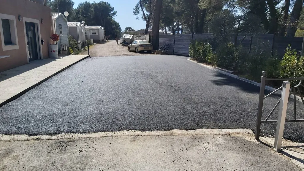 enrobé bitumineux parking client Carnoux