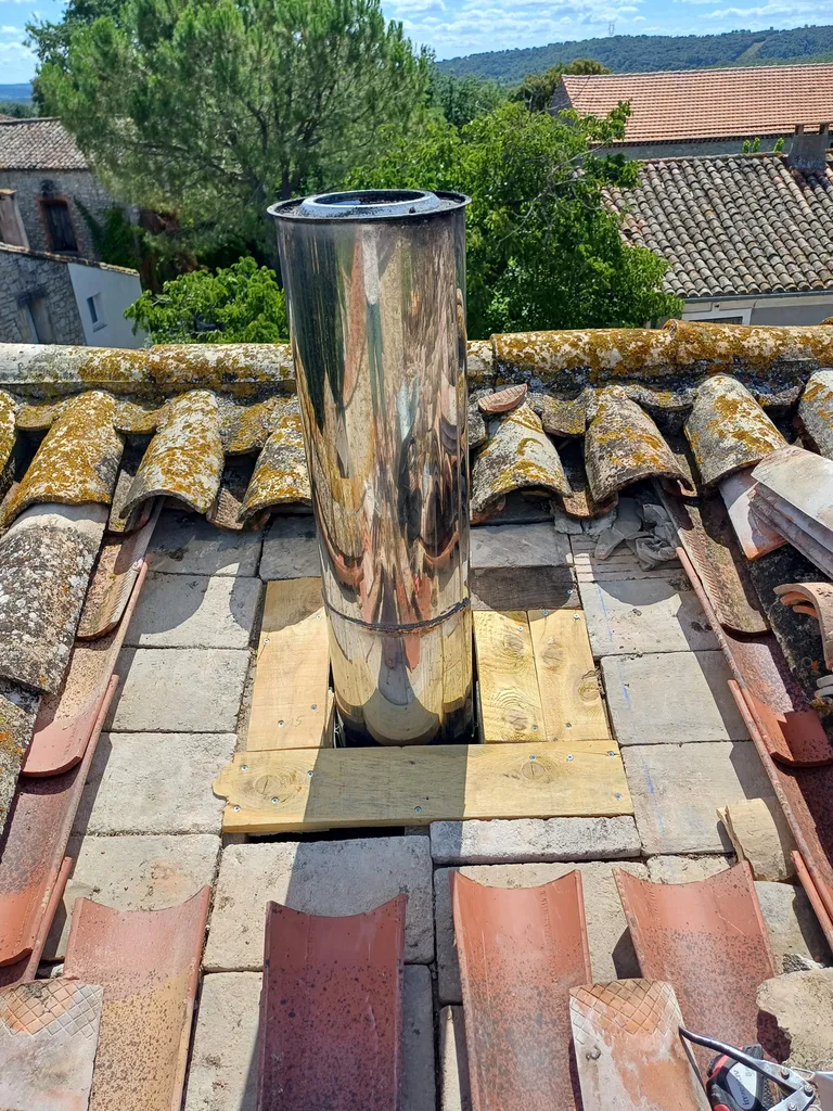 Artisan couvreur zingueur à Sommières pour vos travaux de toiture dans le Gard et l’Hérault durables fiables