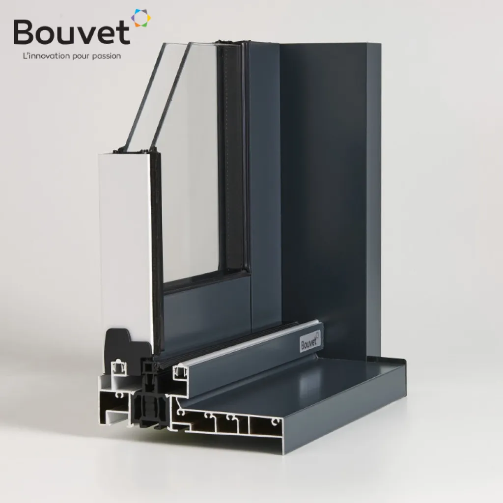 Coulissant en alu Novaltuce sécurisé avec grandes surfaces vitrées, bouclier thermique PVC et une totale liberté des couleurs à l'intérieur et à l'extérieur