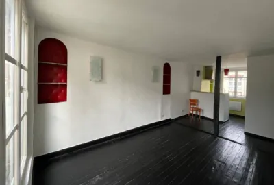 Situé au 04 rue Thouret à Rouen