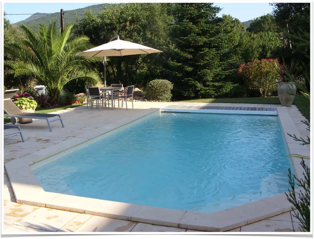 Piscine fond plat réservation volets immergés