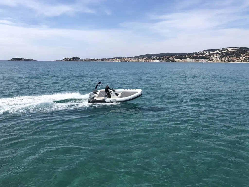 Location de bateau semi-rigide Bandol