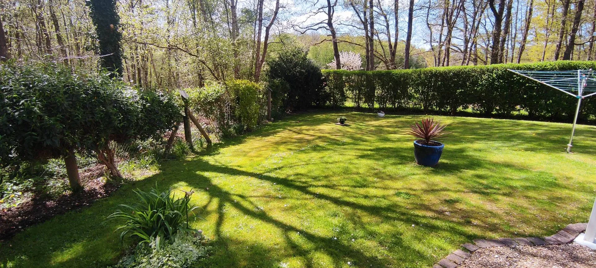 A vendre, dans un cadre paisible à LA CROISILLE (27190), Maison de plain-pied parfaitement entretenue et  sans vis-à-vis.