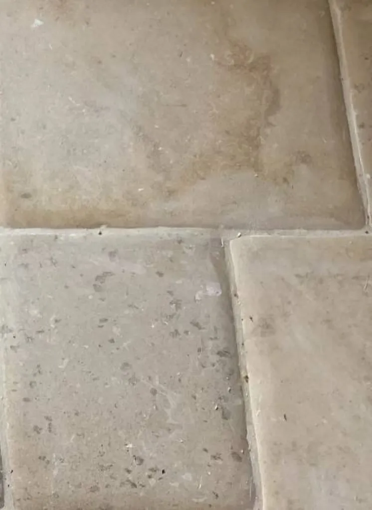 Carrelage en pierre naturelle de France. 36 rue de Bourgogne à Paris 