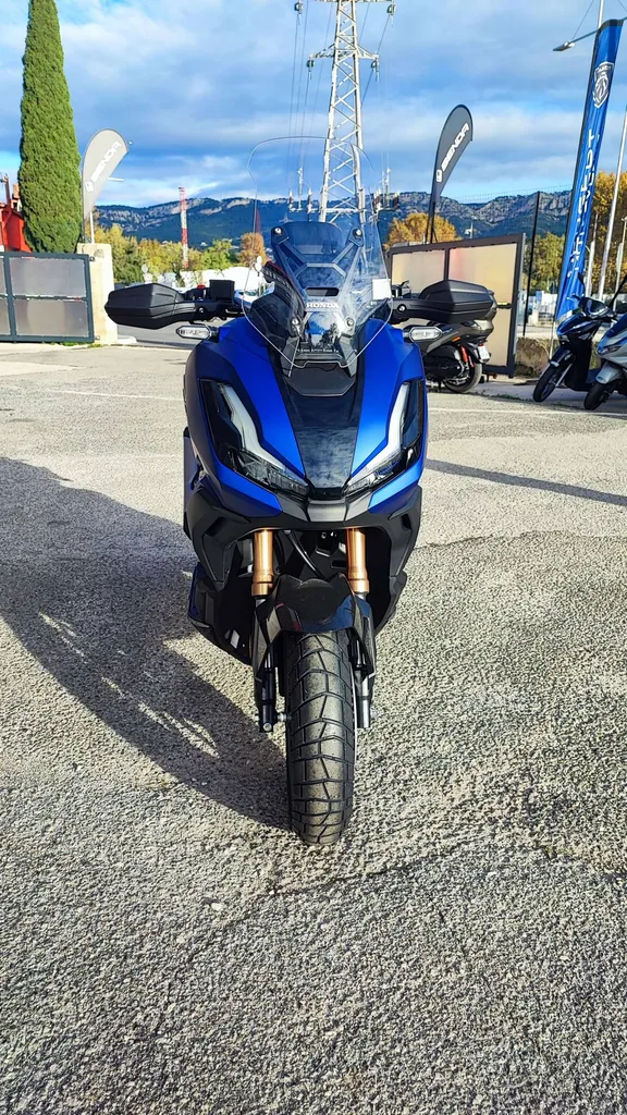 SCOOTER OCCASION HONDA ADV 350 DU 01/2024 AVEC 1800 KM.