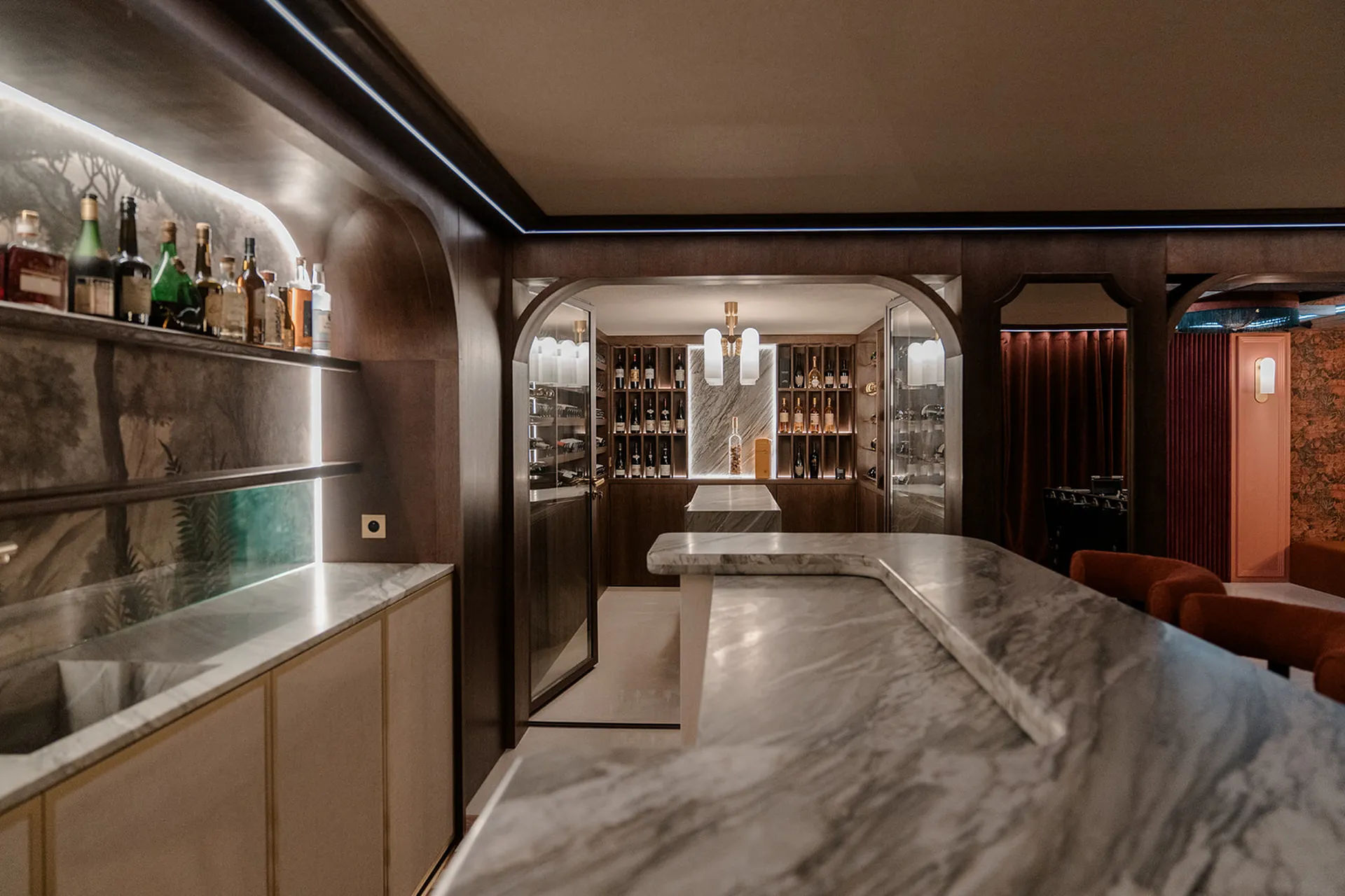 Cave à vin sur mesure en chêne massif au design contemporain à Veyrier-du-Lac en Savoie