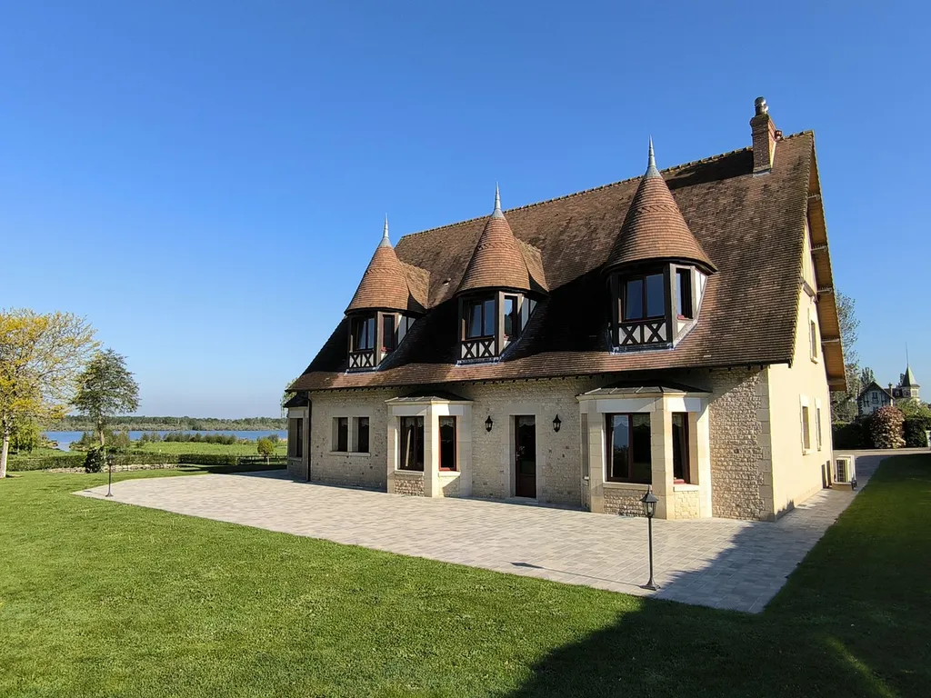 VENTE Propriété de caractère, 270 m² habitable, 4 chambres, Double Garage et parc arboré 5814m². Un Havre de Paix avec vue exceptionnelle entre Pont-Audemer (27500) et Honfleur (14600).