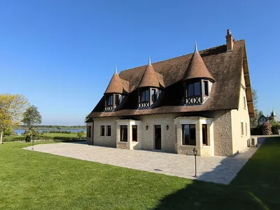 VENTE Propriété de caractère, 270 m² habitable, 4 chambres, Double Garage et parc arboré 5814m². Un Havre de Paix avec vue exceptionnelle entre Pont-Audemer (27500) et Honfleur (14600).