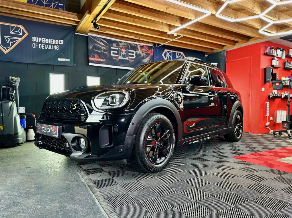 Traitement céramique & polissage multi-étapes sur Mini Countryman – EMB Detailing, spécialiste à Vaugneray (Lyon Ouest)