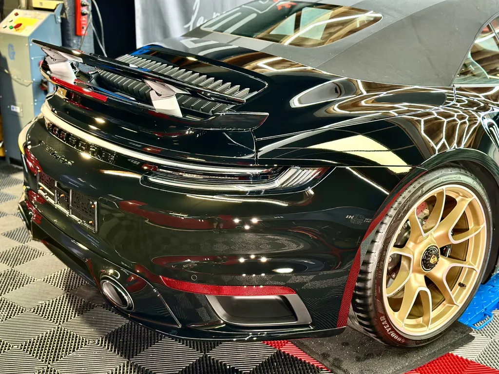 protection PPF automobile Lyon traitement céramique carosserie Porsche 992 Turbo S cabriolet 